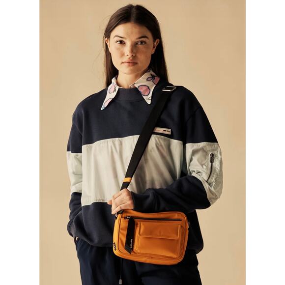 We-AR4 women’s NWT’s mixed up sweatshirt. Size medium - Picture 3 of 8